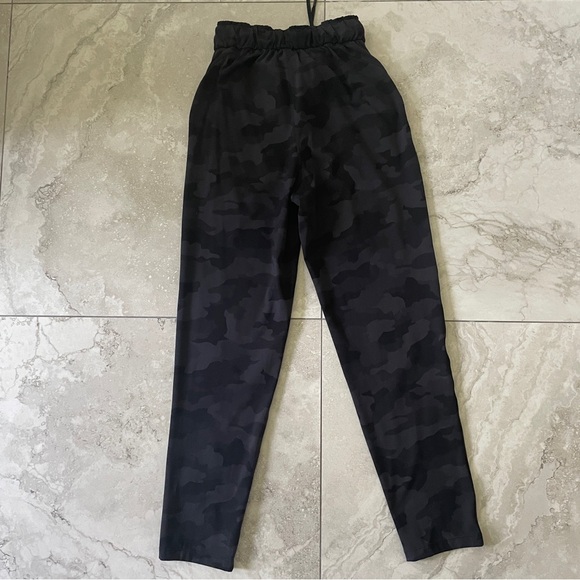 Lululemon Stretch High Rise 7/8 Pants - Camo Size 2 - Picture 5 of 9